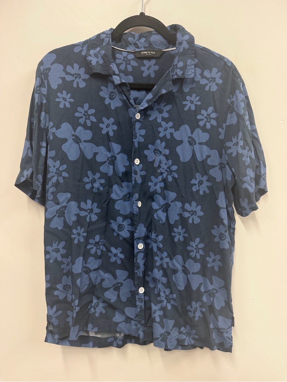Kenneth Cole Navy and Light Blue Floral Short-Sleeve Button-Down Shirt L